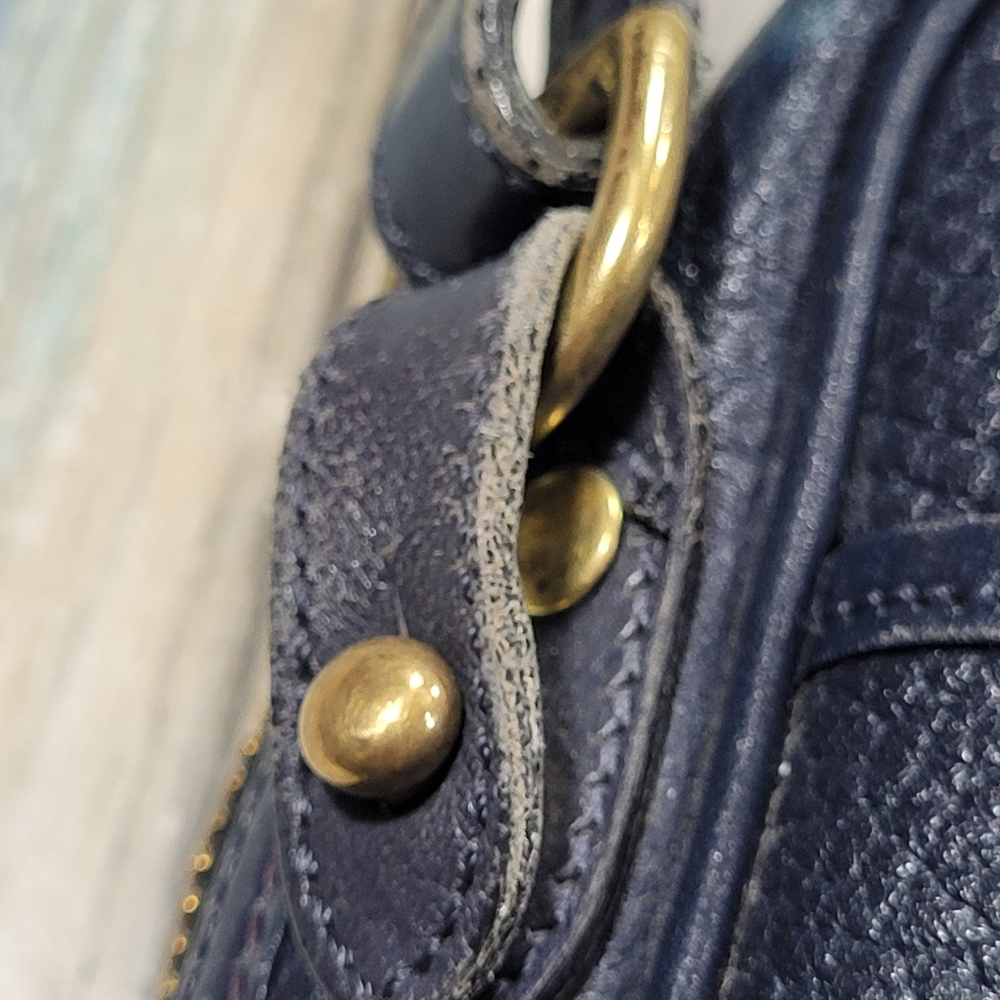 Vintage Dooney & Bourke Leather Crossbody Bag. - Picture 16 of 16